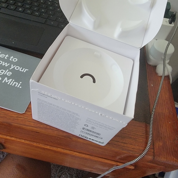 Google Home Mini - Picture 3 of 6